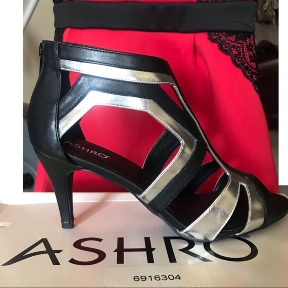 Ashro Black & Silver Faux Leather Peep Toe Sandals Size 10M